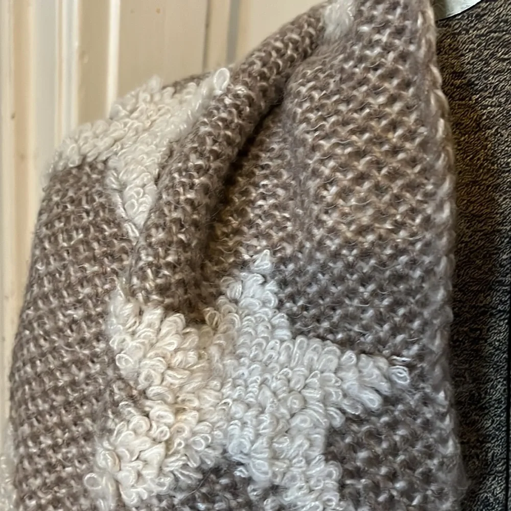 Chunky Star Knit Infiniti Scarf - Picture 3 of 11